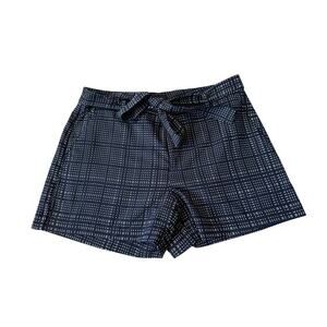 Banana Republic dressy shorts, Size 6; Tie waist belt; Navy blue & white